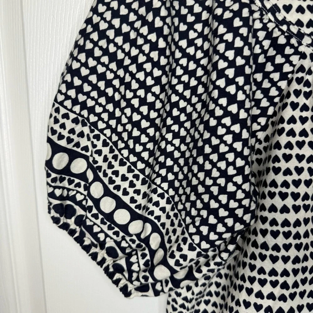 LOFT Black and White Geometric Blouse with Heart Pattern Size Small GUC